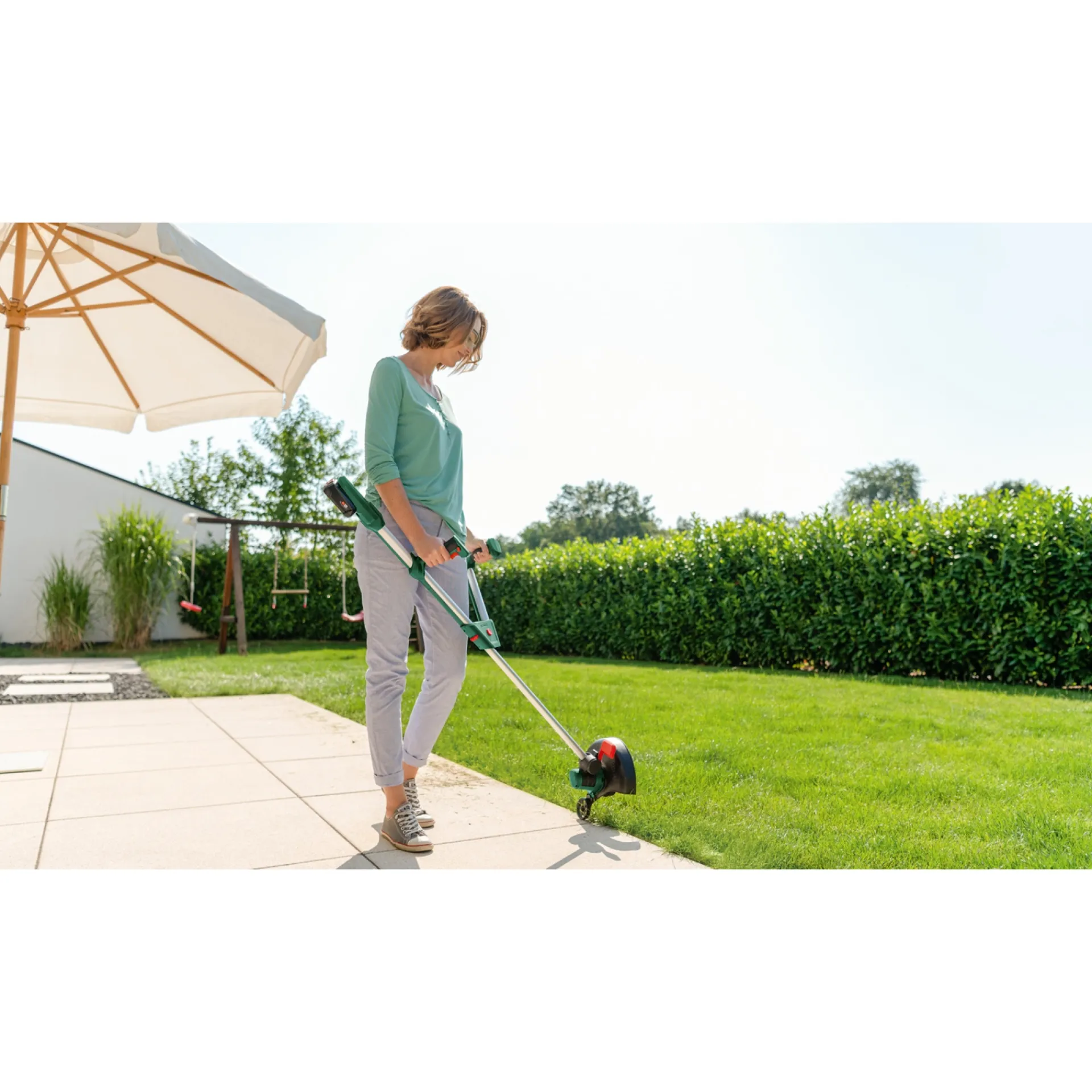 Bosch UNIVERSALGRASSCUT 18V-26 GRÆSTRIMMER 26 CM 18,0 V MED BATTERI OG LADER
