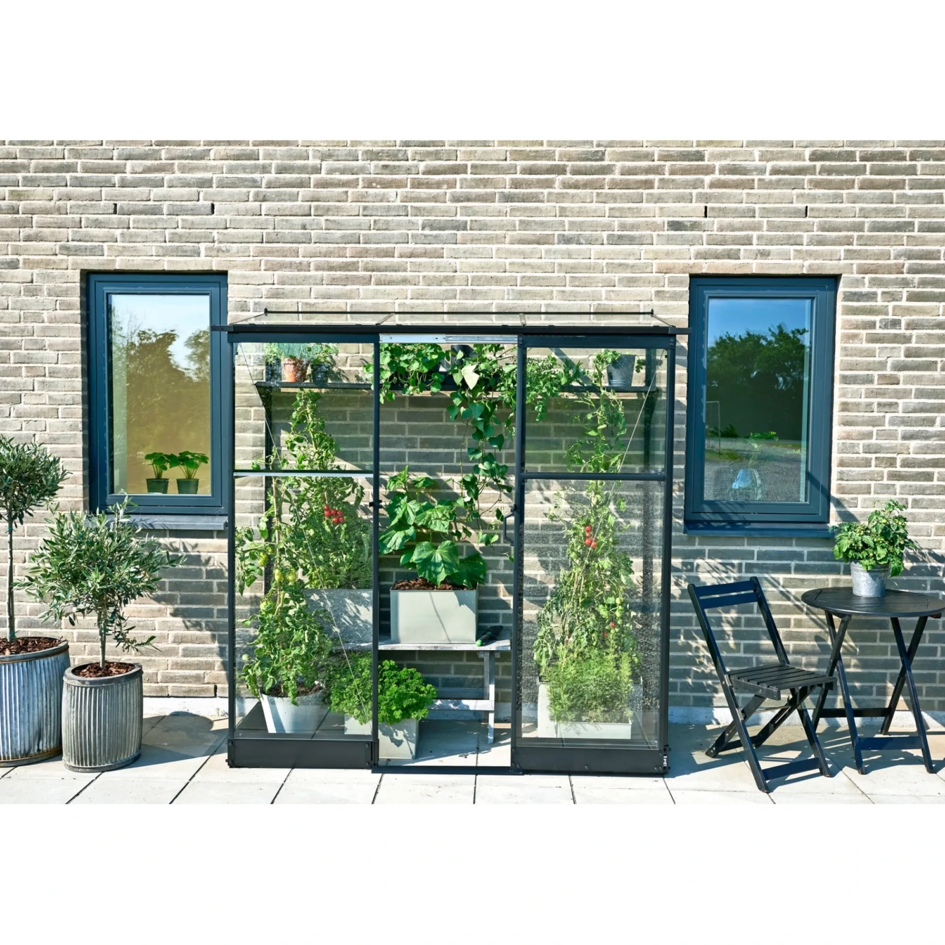 New Halls QUBE LEAN-TO 26 VÆGDRIVHUS 3 MM HÆRDET GLAS SORT 1,2 M²