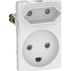 Outlet LK Fuga STIKKONTAKT HVID 1 1/2 MODUL