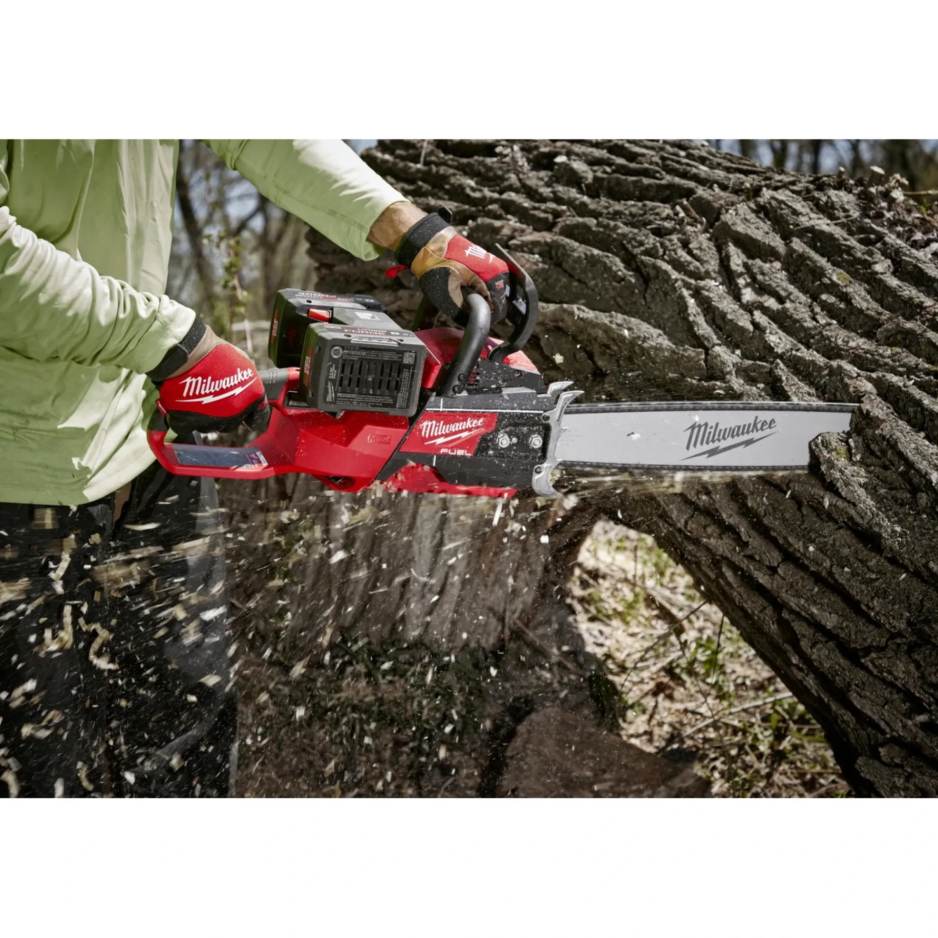 Outlet MILWAUKEE M18 F2CHS50-802 KÆDESAV AKKU 50 MED BATTERI OG LADER