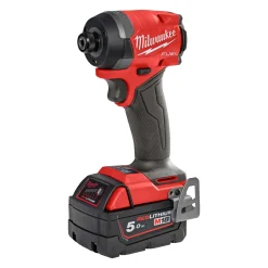 New MILWAUKEE SLAGSKRUETRÆKKER AKKU MED BATTERI OG LADER