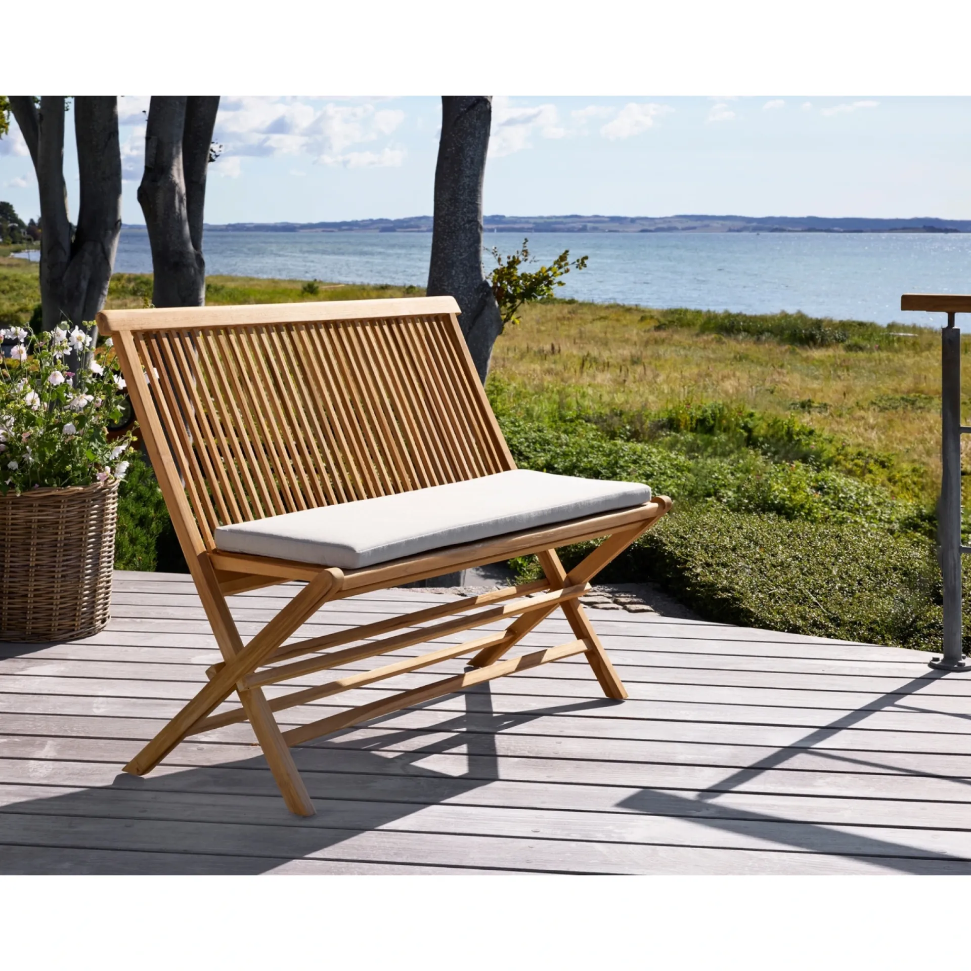 Outlet Outrium SYROS MED RYGLÆN HAVEBÆNK TEAK 110 CM