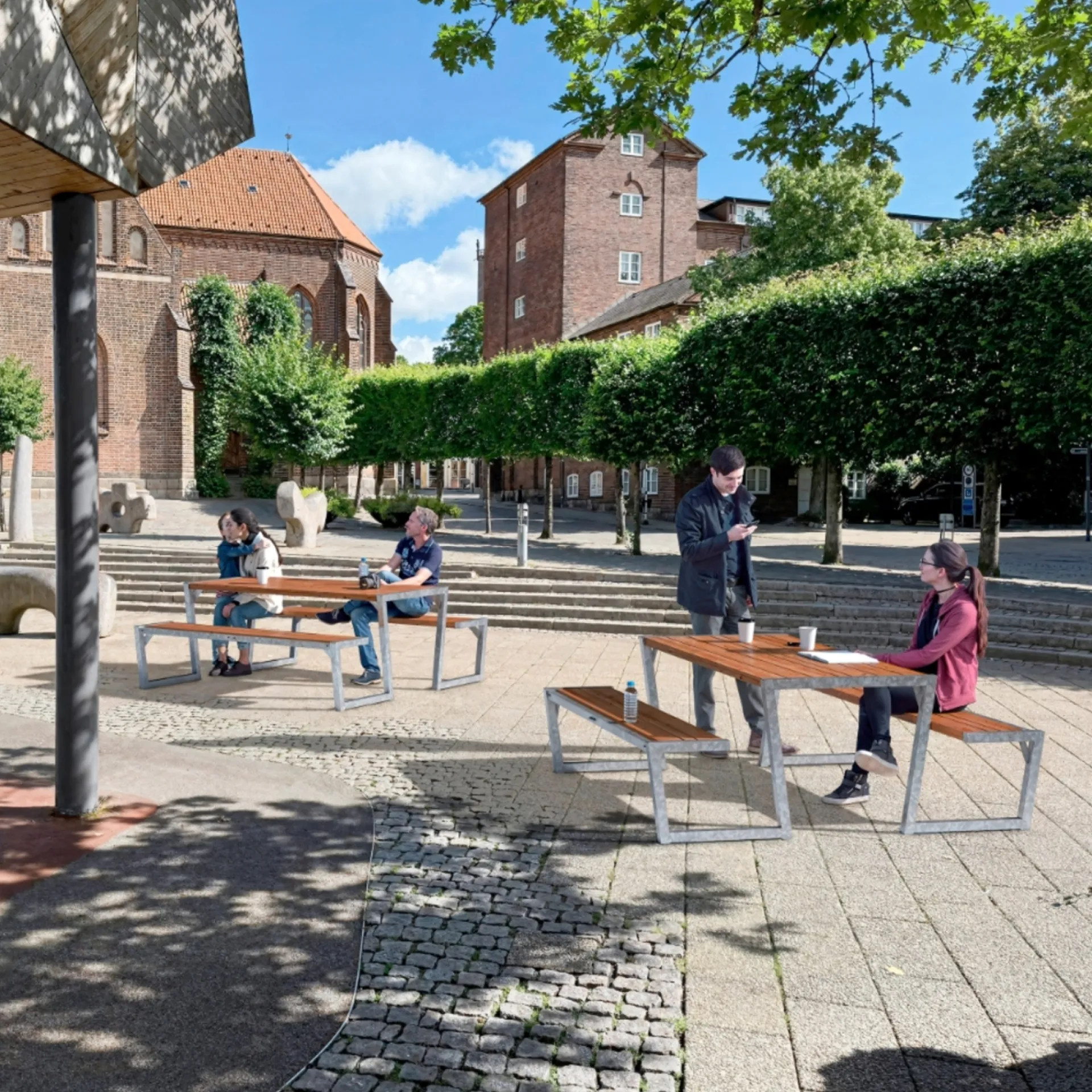 New Plus BORDBÆNKESÆT GYLDENBRUN