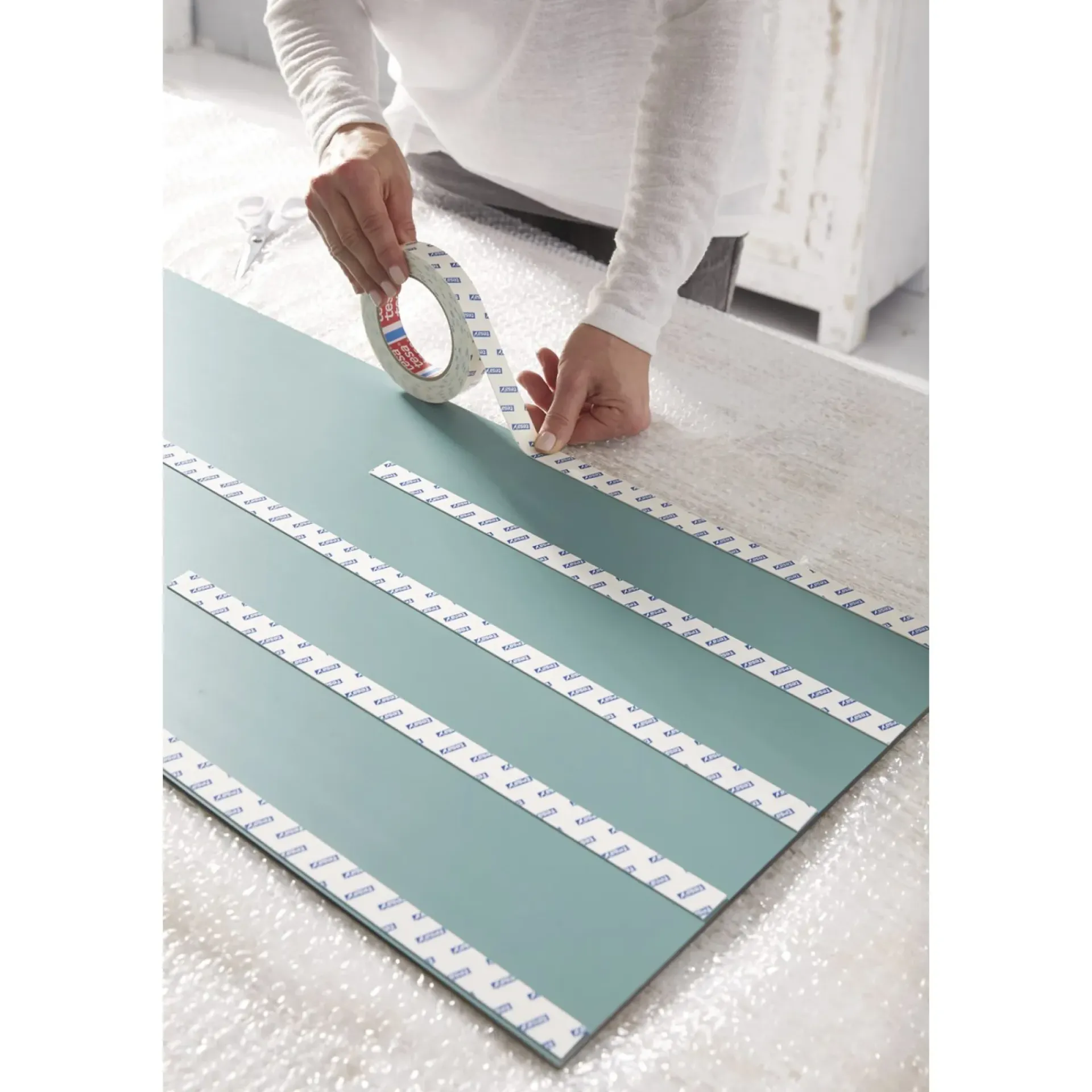 New Tesa POWERBOND DOBBELT KLÆBENDE SPEJLTAPE 1,50 M X 19 MM HVID
